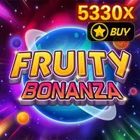 Người chơi cầm bài Blackjack với tổng điểm gần 21